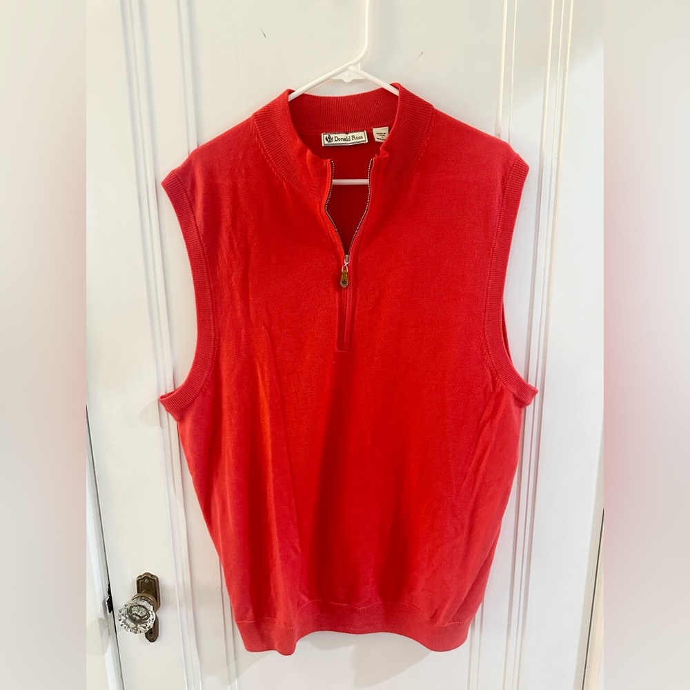 Men’s Donald Ross sweater vest. Size large. Like new condition.
